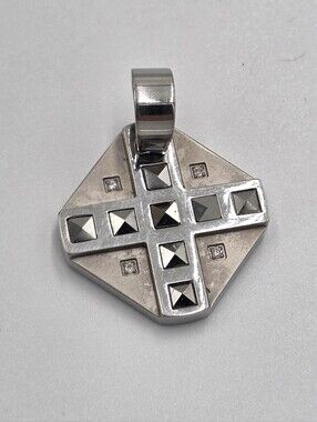 Stainless steel diamond-shaped pendent with beveled cross and ‎ crystals